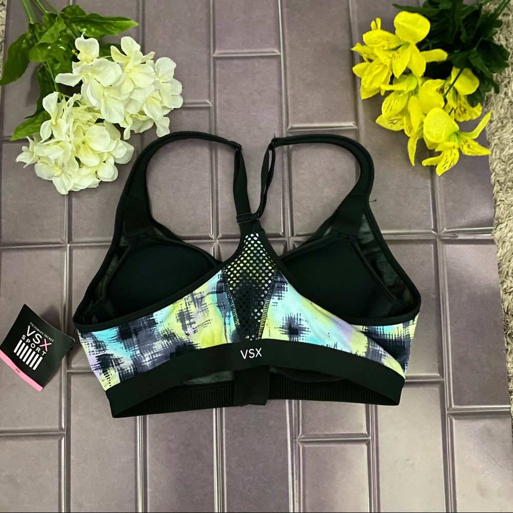 Victoria Secret VSX Sports Bra - Picture 2 of 5